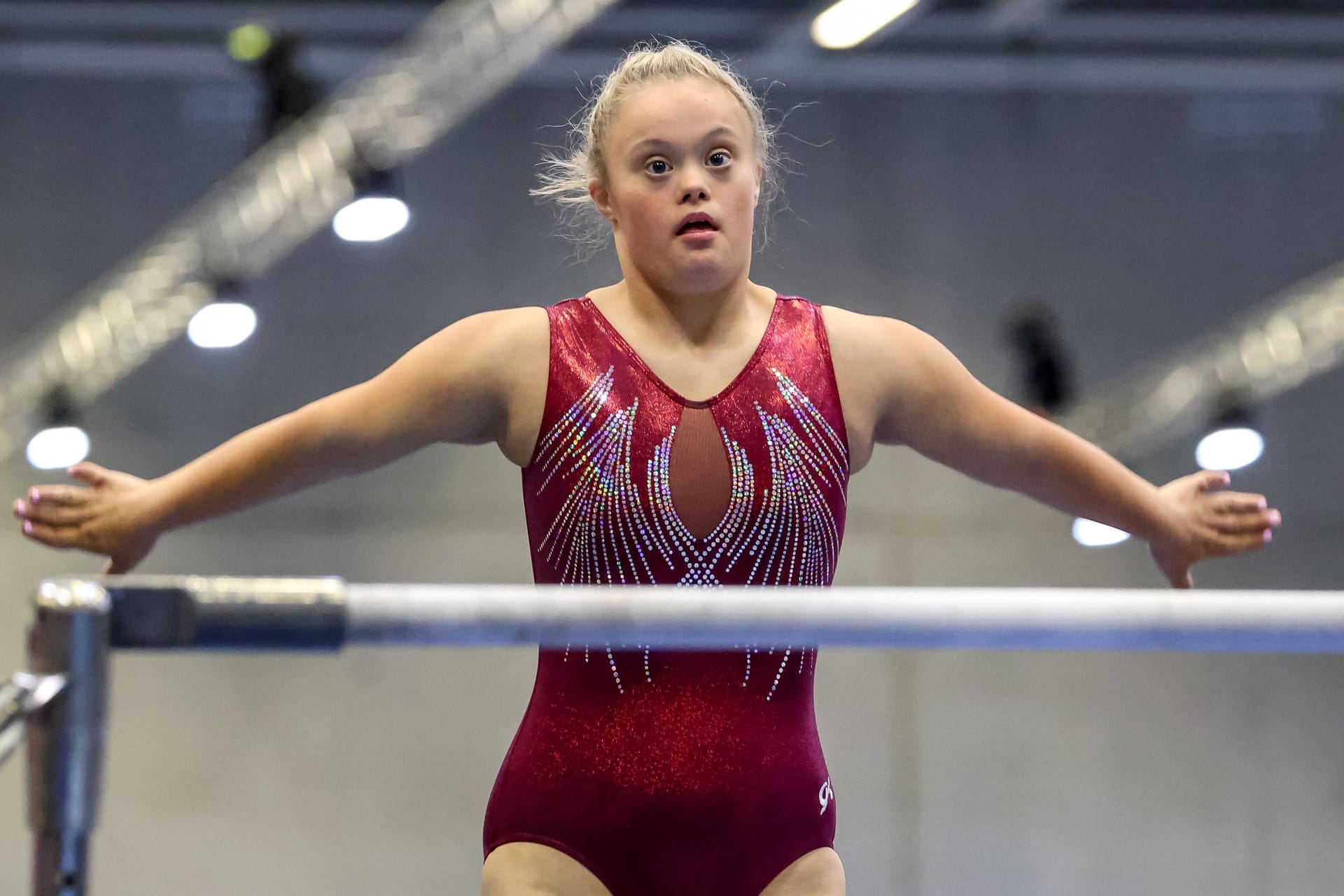 Special Olympics in Berlin: Eine Turnerin während ihres Wettbewerbes.