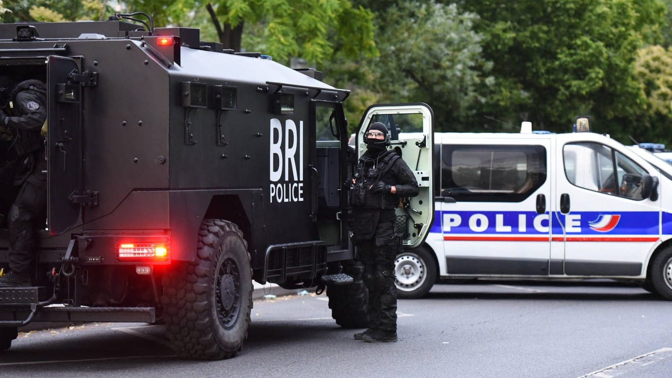 Sonderkräfte der Polizei im Einsatz in Nanterre am Donnerstag.
