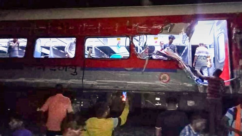 Zugunglück in Odisha: Ein Güterzug und ein Personenzug sind in Indien zusammengestoßen.