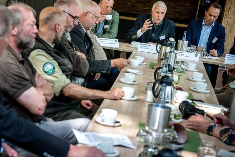 Mitglieder der Jägerschaften bei einem Treffen zur "Auricher Erklärung".