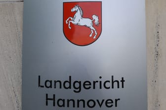 Das Landgericht Hannover: Der Mann soll das Kind wiederholt am Kopf geschlagen haben.
