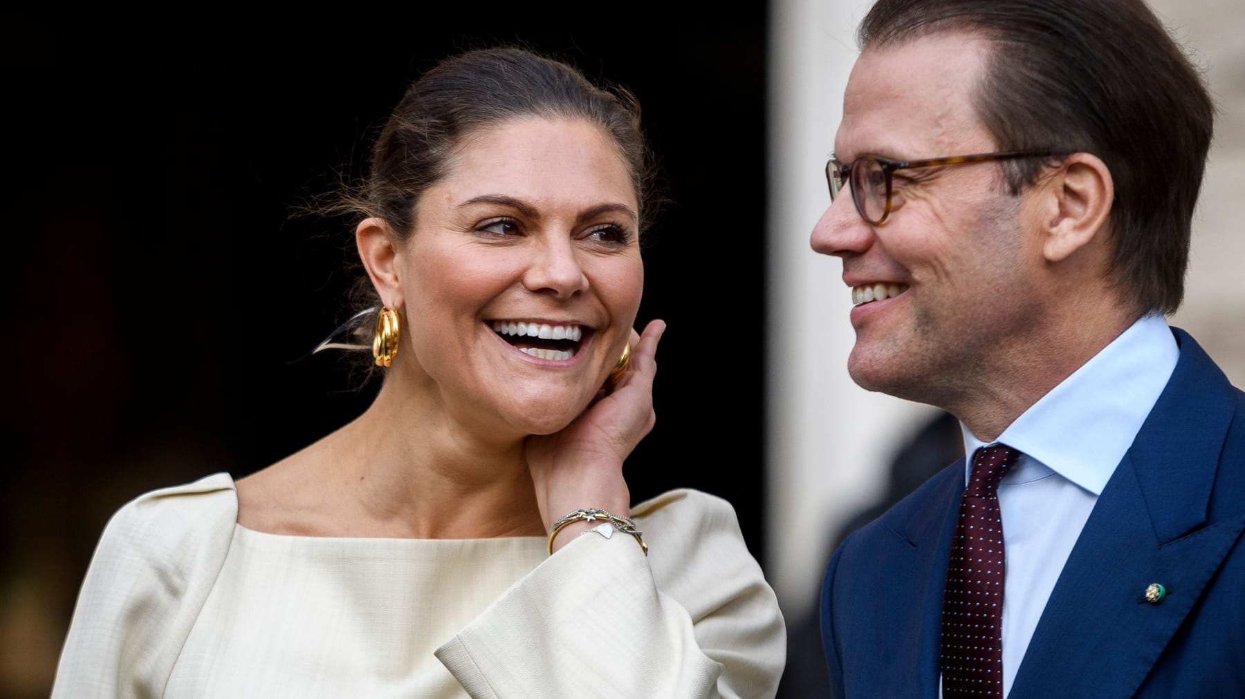 Mini Royals Estelle y Oscar de Suecia en lindos looks de pareja con sus padres