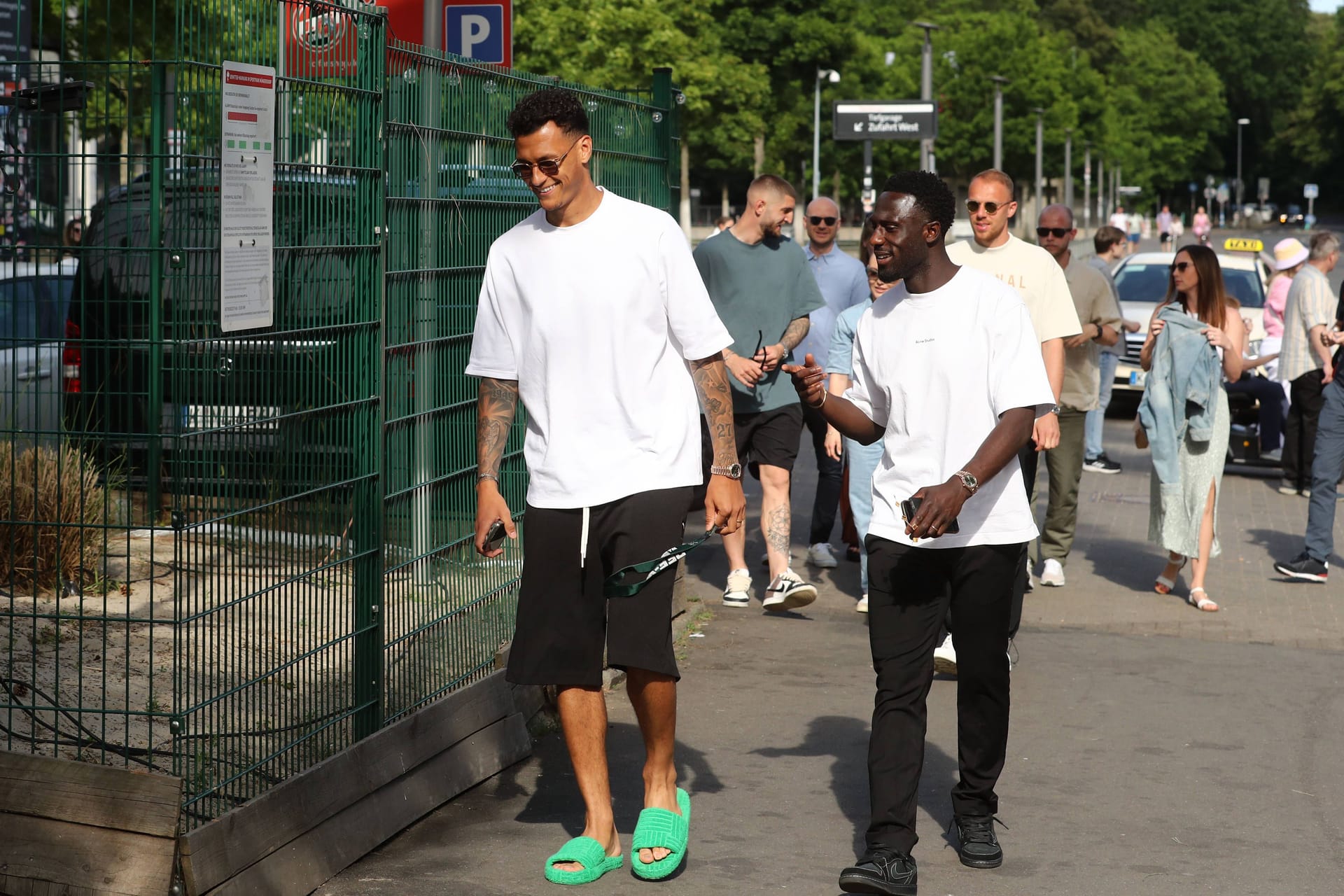 Davie Selke (l.) und Kingsley Schindler (r.) (Archiv): Die Spieler des 1. FC Köln haben die Sommerpause eingeleitet.