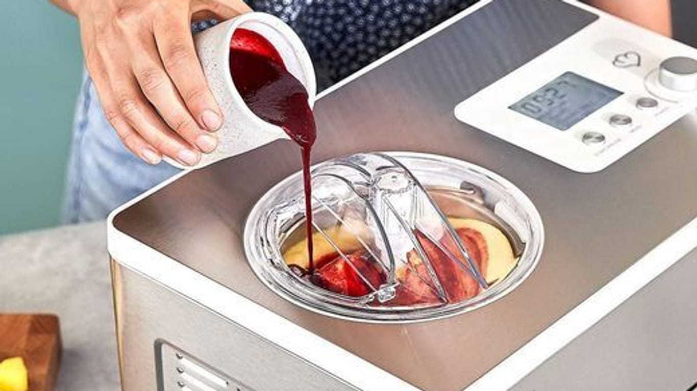 Mit einer Eismaschine kann man ganz leicht und schnell leckeres Speiseeis selbst herstellen.