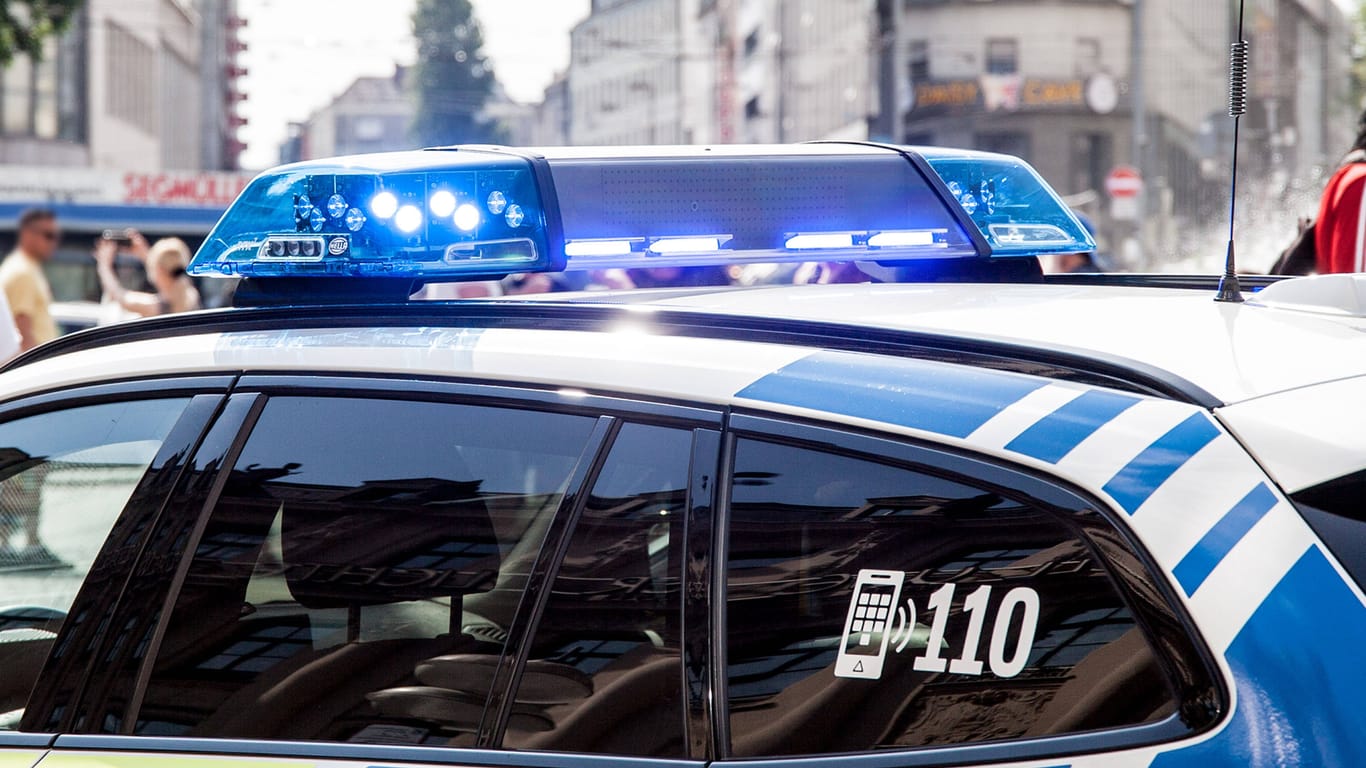 Polizei in München (Symbolbild): Der Verdächtige soll mehrere Minderjährige missbraucht haben.