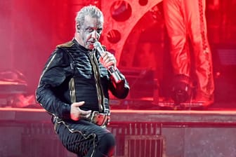 Till Lindemann (Archivfoto): Der Rammstein-Sänger lässt alle Vorwürfe gegen sich bestreiten.