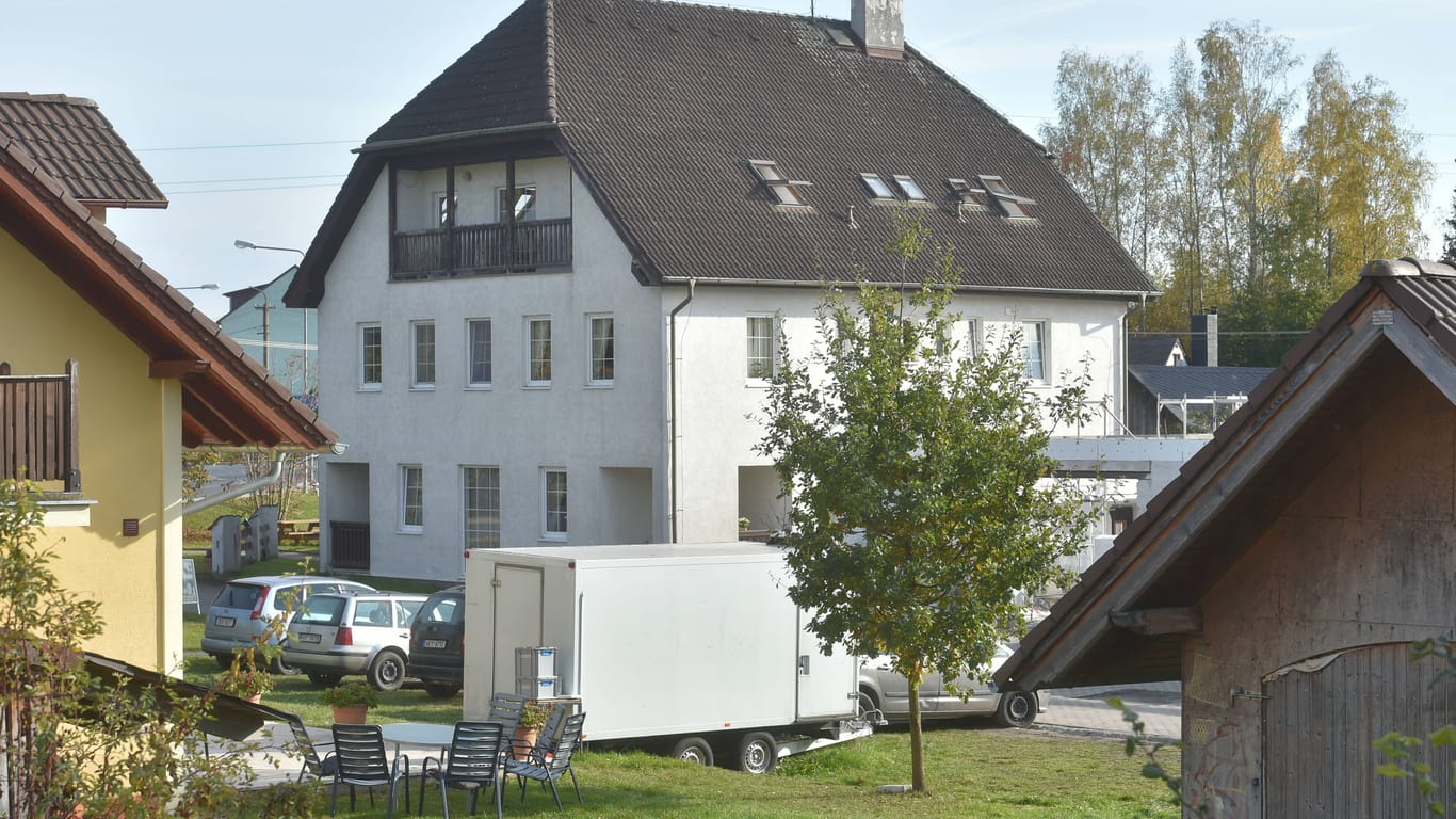 Ein Haus im tschechischen Dorf Skalna: Hier lebt ein großer Teil der Mitglieder des früheren deutschen Ablegers der "Zwölf Stämme".