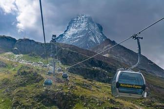Seilbahn vor dem Matterhorn (Symbolbild): Künftig soll es von dem bekannten Berg aus nach Italien gehen.