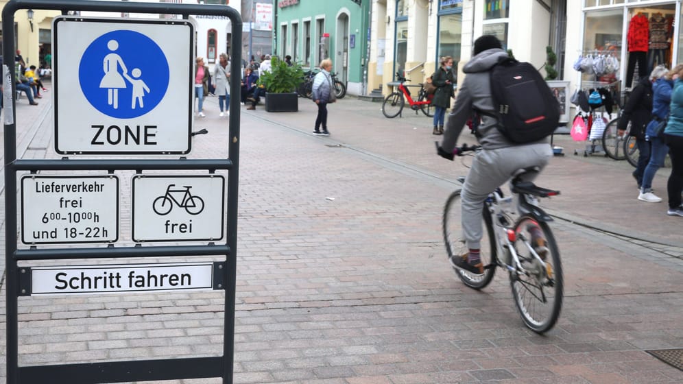 Fußgängerzone (Symbolbild): Lieferverkehr gilt nicht für Bankkunden, die keinen Parkplatz finden.