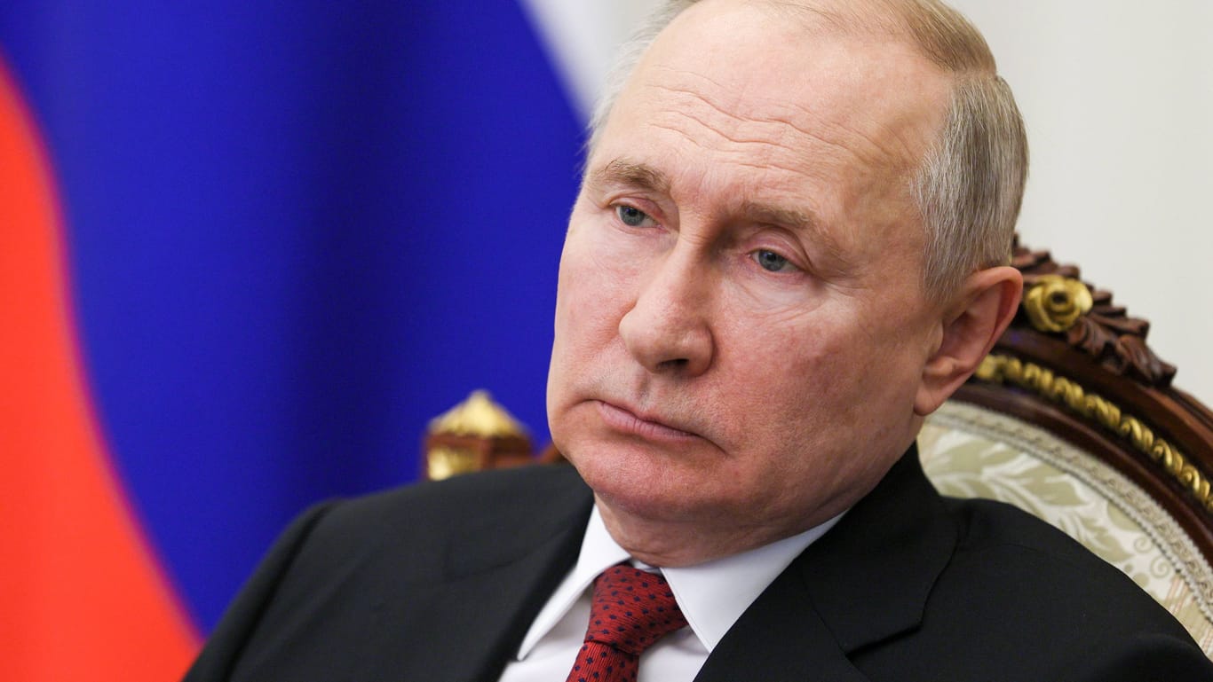 Russlands autokratischer Machthaber Wladimir Putin bei einer Videokonferenz im Kreml.