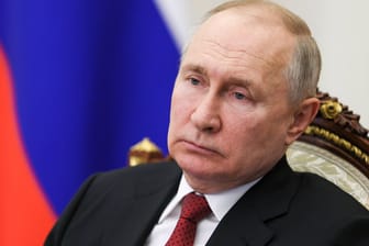 Russlands autokratischer Machthaber Wladimir Putin bei einer Videokonferenz im Kreml.