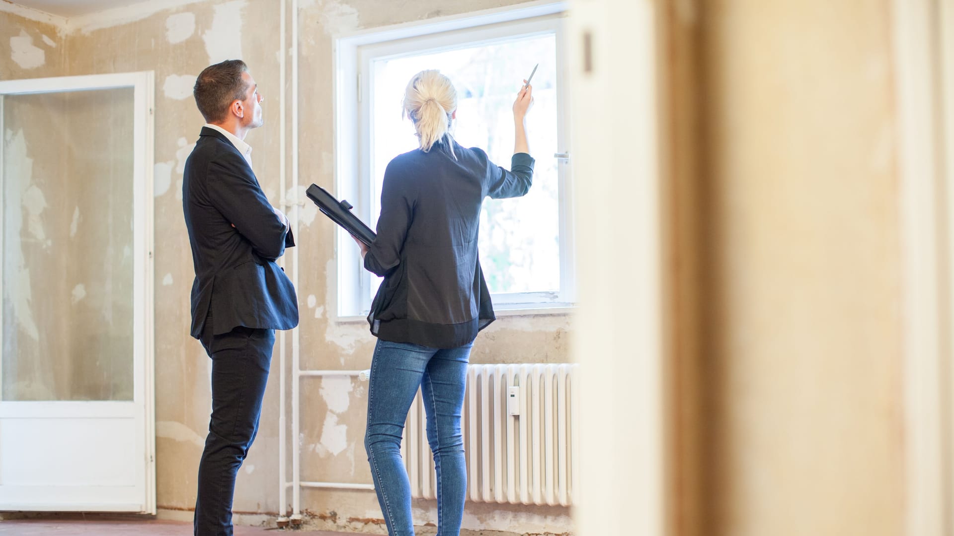 Wohnungsbesichtigung (Symbolbild): Wer eine Eigentumswohnung kaufen will, sollte sich vorab nicht nur die Wohnung selbst, sondern auch ein paar Dokumente zeigen lassen. Wohnungsbesichtigung (Symbolbild): Wer eine Eigentumswohnung kaufen will, sollte sich vorab nicht nur die Wohnung selbst, sondern auch ein paar Dokumente zeigen lassen.