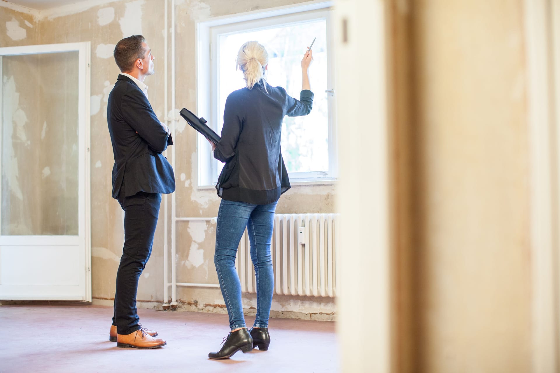 Wohnungsbesichtigung (Symbolbild): Wer eine Eigentumswohnung kaufen will, sollte sich vorab nicht nur die Wohnung selbst, sondern auch ein paar Dokumente zeigen lassen. Wohnungsbesichtigung (Symbolbild): Wer eine Eigentumswohnung kaufen will, sollte sich vorab nicht nur die Wohnung selbst, sondern auch ein paar Dokumente zeigen lassen.