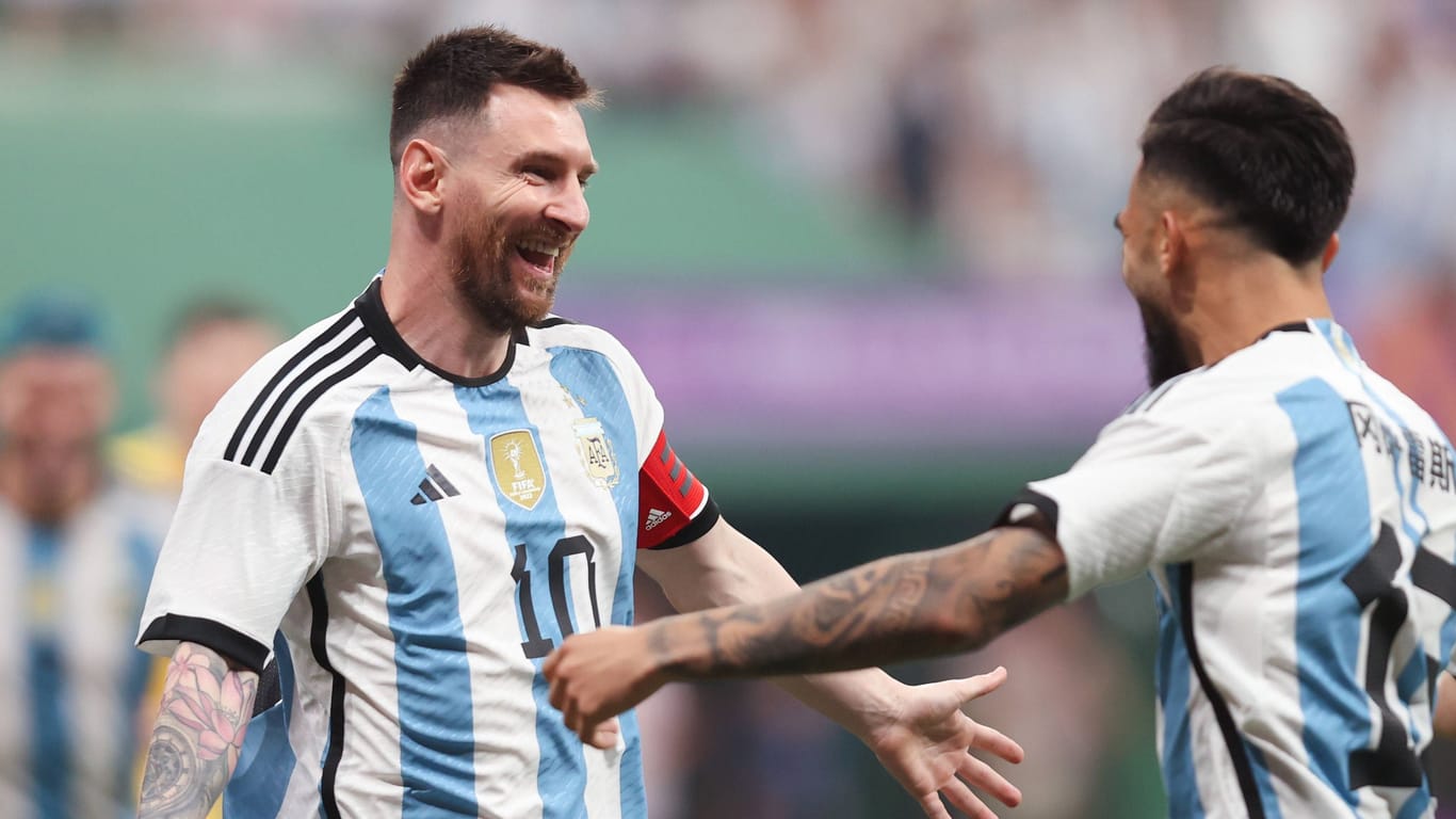 Lionel Messi (l.) und Nicolás González: Sie sind aktuell mit der Nationalmannschaft unterwegs.