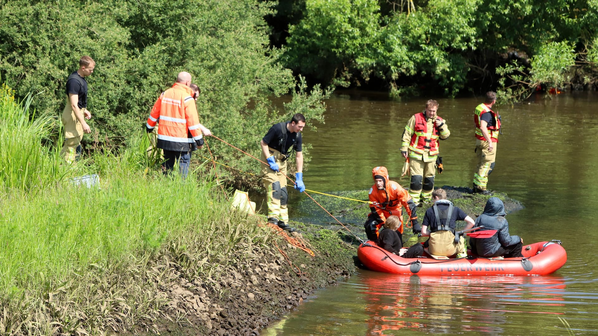 Rettungskräfte waren mit einem Großaufgebot vor Ort.