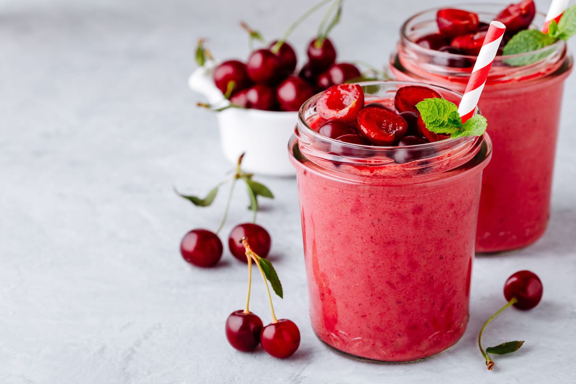 Frozen Smoothie mit Kirschen: Lecker, gesund und erfrischend.