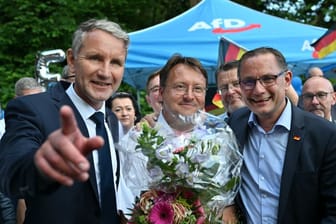 Björn Höcke, Robert Sesselmann, Tino Chrupalla: Die AfD im Freudentaumel.