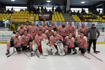 Die Eishockeymannschaft "Bull Sharks Cologne" der Polizei Köln: Am 4. Juni finde ein Benefizspiel zu Gunsten der Opfer in Ratingen statt.