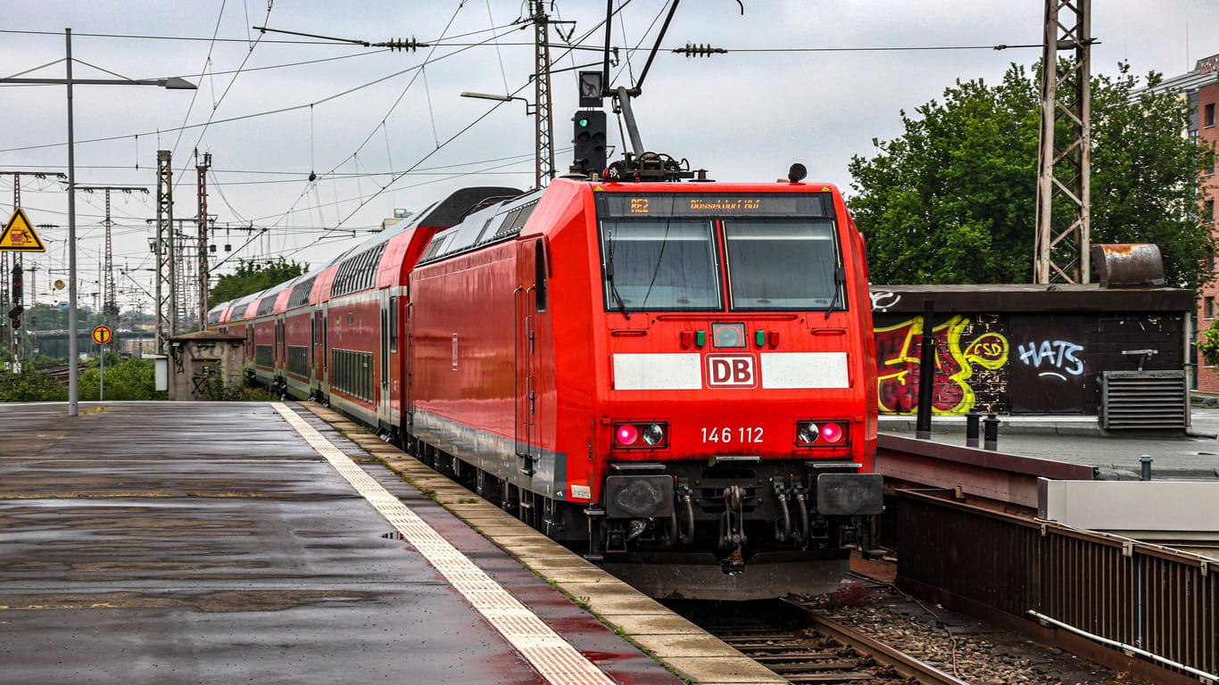 Regionalexpress in NRW (Archivfoto): Dort entfällt ab Donnerstagabend eine komplette Zugverbindung.