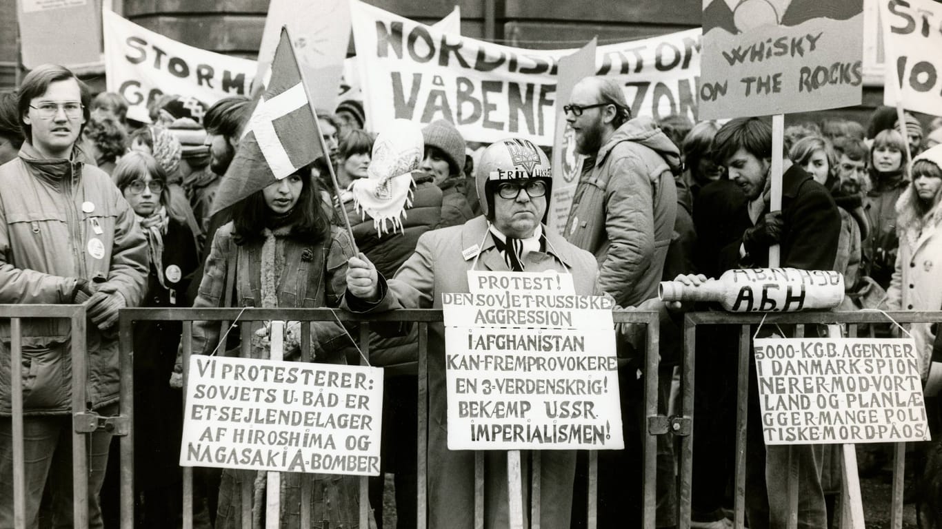 Schweden im Jahr 1981: Junge Sozialisten und Sozialdemokraten protestieren gegen die territoriale Verletzung der Nordischen Gewässer durch das sowjetische U-Boot S-363.