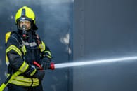 Hannover: Feuer auf Balkon greift auf..