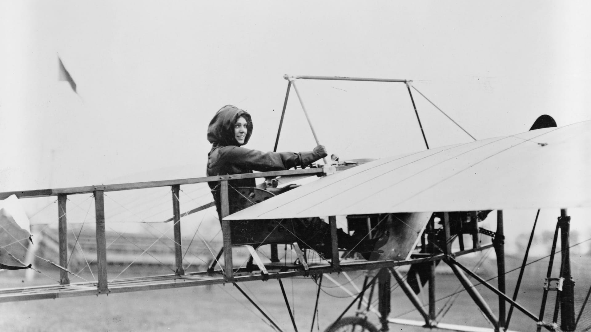 1912: Die tollkühne Frau in ihrer fliegenden Kiste