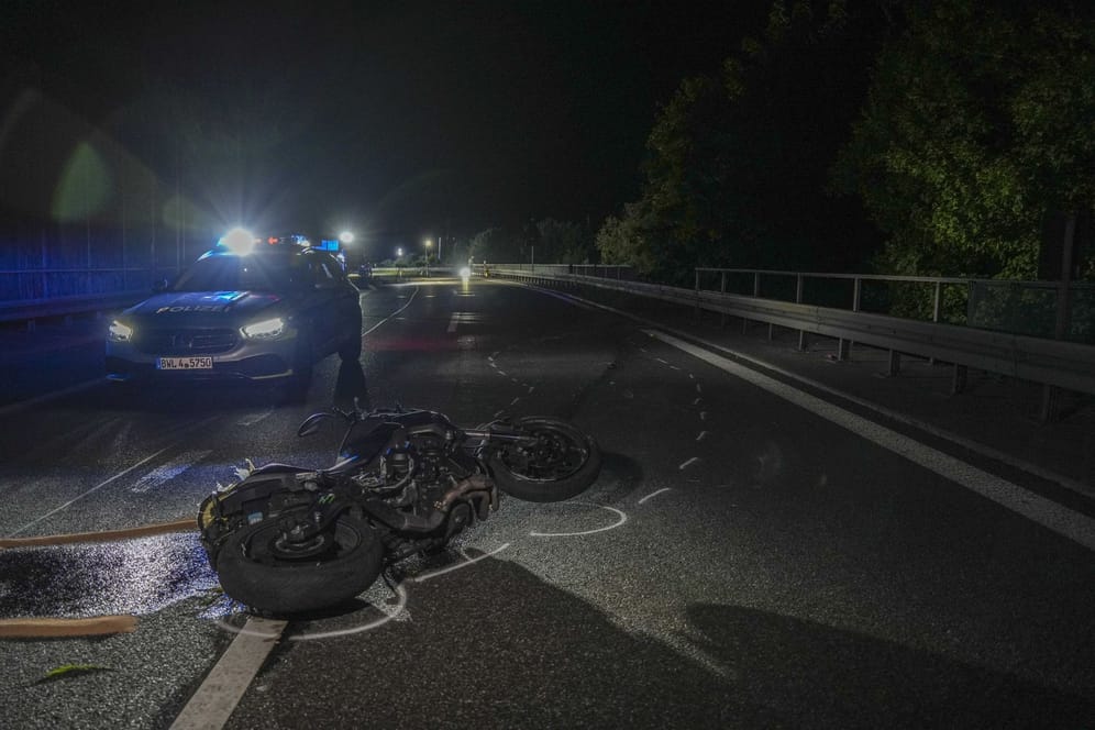 Unglücksbike auf der Autobahn A8 bei Leonberg.