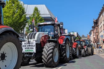 Die Organisatoren haben die Landwirte aus der Region aufgerufen, mit Traktoren und schweren Landmaschinen zur Demonstration zu kommen.