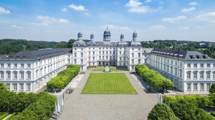 Wellnessurlaub-Deal: Genießen Sie einen Aufenthalt im luxuriösen 5-Sterne-Schlosshotel.