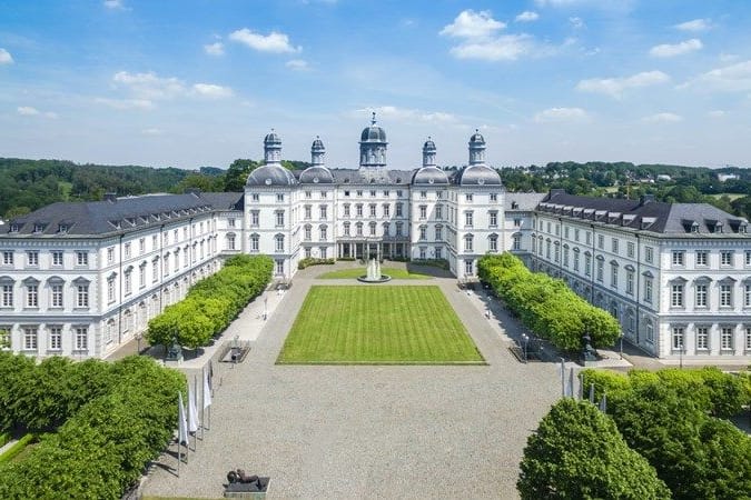 Wellnessurlaub-Deal: Genießen Sie einen Aufenthalt im luxuriösen 5-Sterne-Schlosshotel.