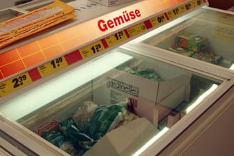 Ein verdächtiger Gegenstand in der Kühltruhe eines Supermarktes in Brandenburg ruft Spezialkräfte der Polizei auf die Spur (Symbolbild).