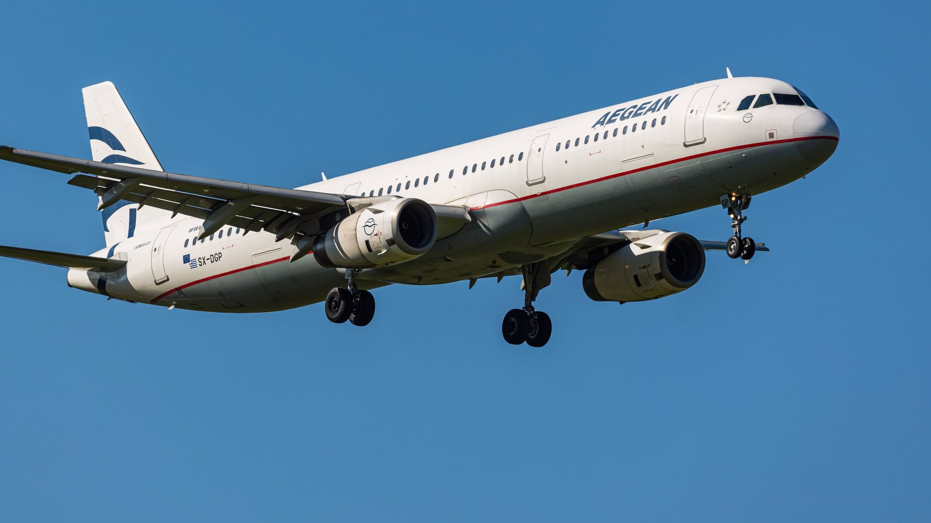 Aegean Airlines: Mit dieser Fluggesellschaft wurde ein Toter transportiert. Aegean Airlines: Mit dieser Fluggesellschaft wurde ein Toter transportiert.