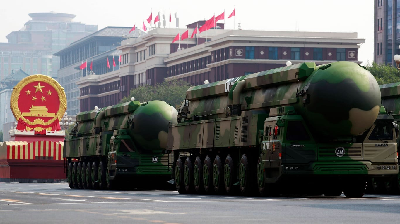 China präsentiert seine Trägersysteme für Atomwaffen (Archivbild): Ist das der Aufstieg zur Weltmacht?