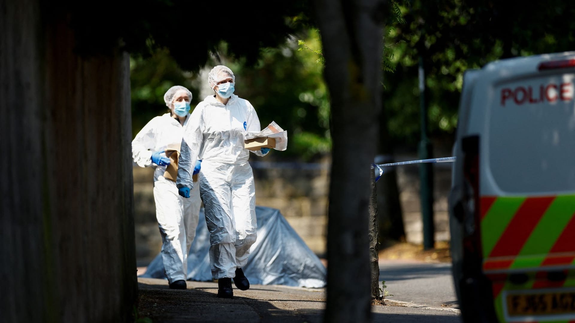 Arbeiten an einem der Tatorte: Ein Mann steht unter Mordverdacht.