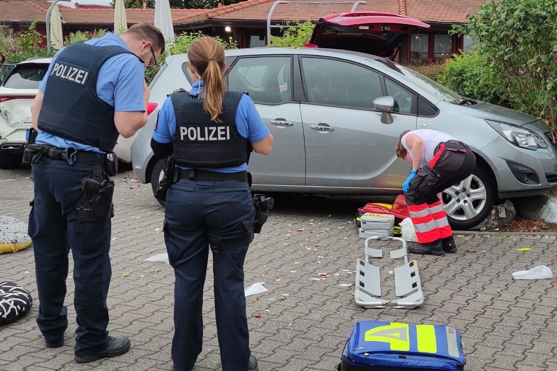 Die Unfallstelle: Der Fahrer soll beim Parken das Gaspedal mit der Bremse verwechselt haben.