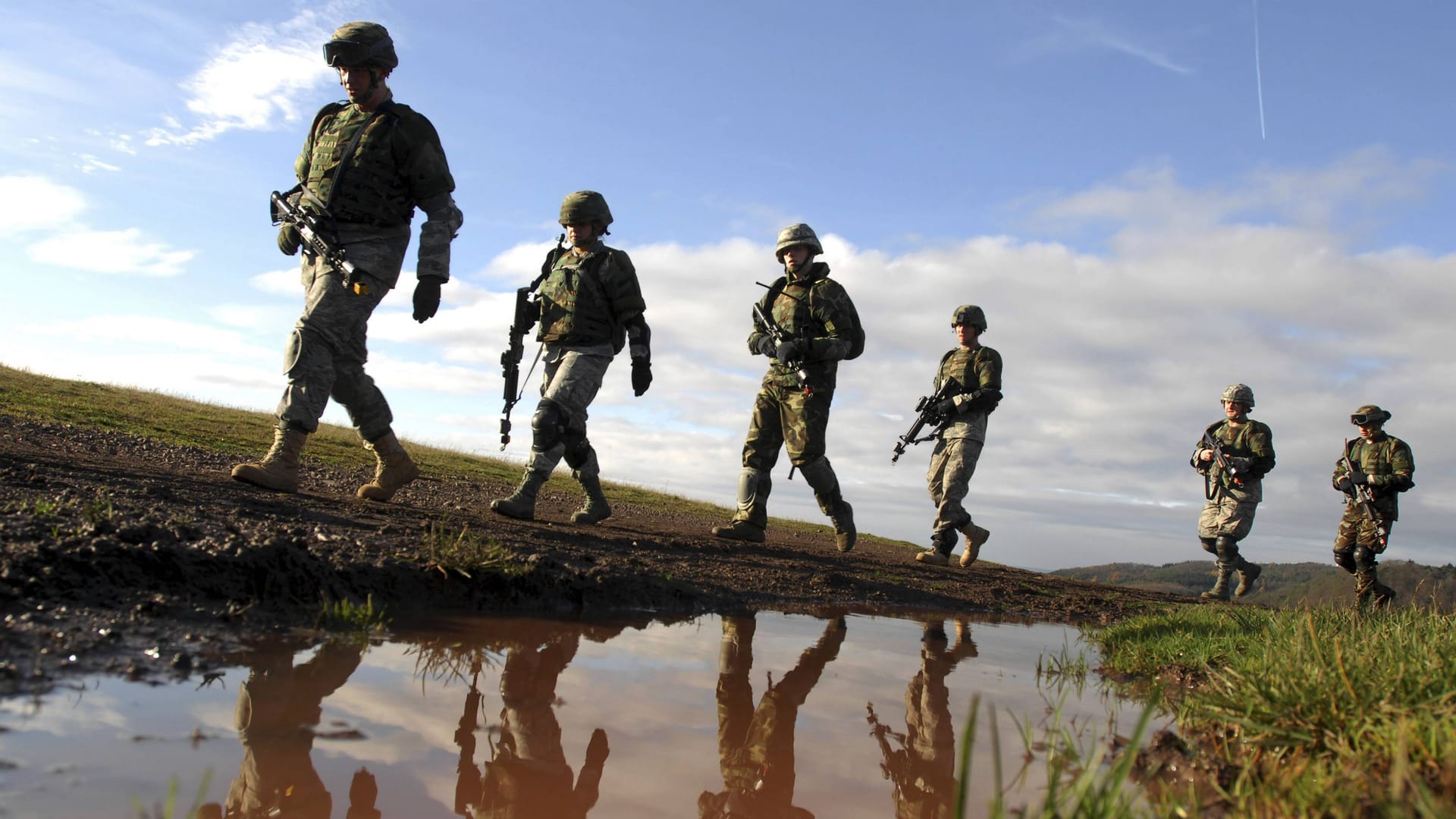 US-Soldaten in Baumholder (Archivbild): Die USA haben 3.000 Reservisten angewiesen, sich bereit für einen Einsatz zu machen. US-Soldaten in Baumholder (Archivbild): Die USA haben 3.000 Reservisten angewiesen, sich bereit für einen Einsatz zu machen.