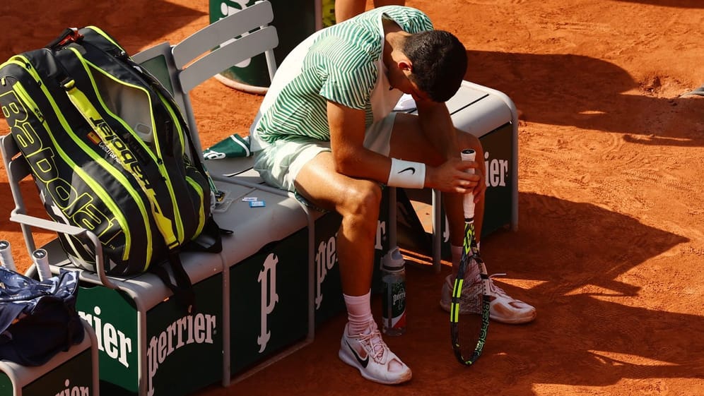 Angeschlagen: Carlos Alcaraz im Match gegen Novak Djokovic.