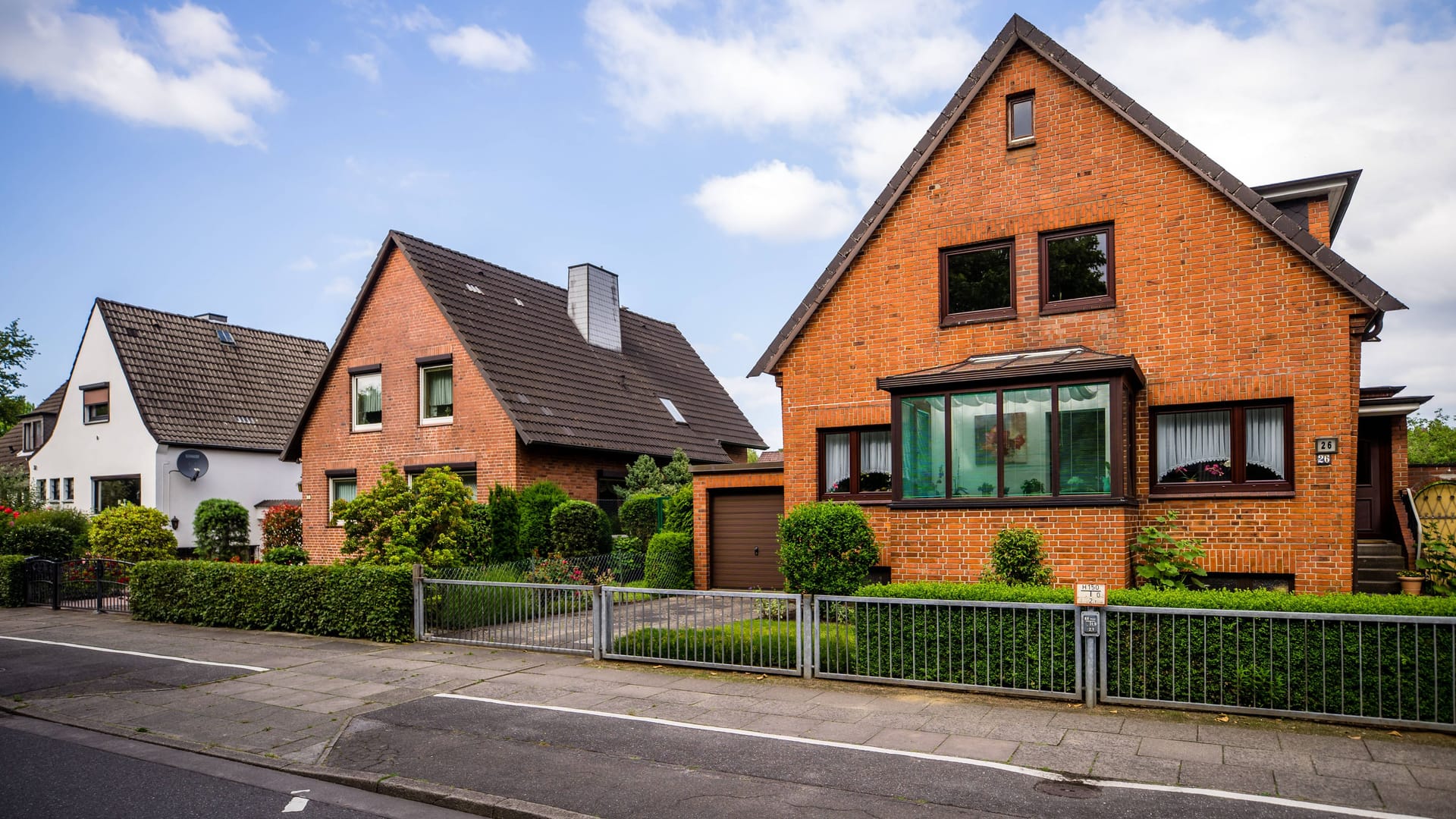 Einfamilienhaus in Hamburg (Archivbild): Die Wohnnebenkosten sind im Jahr 2023 auch hier gestiegen.