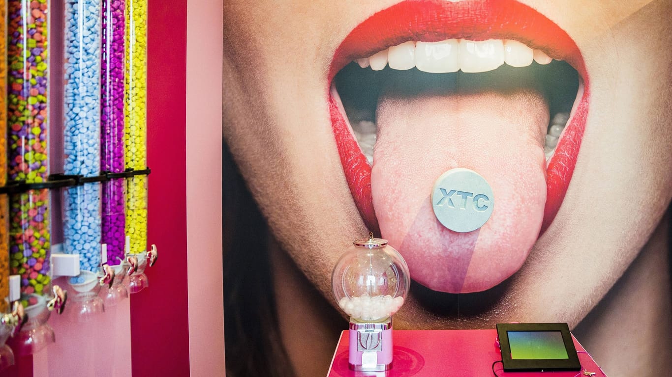 Nur eine Vision des Drogenmuseums "Poppi" in Utrecht (Archivbild): So könnte ein Ecstasy-Laden aussehen, wenn die Droge legal wäre.
