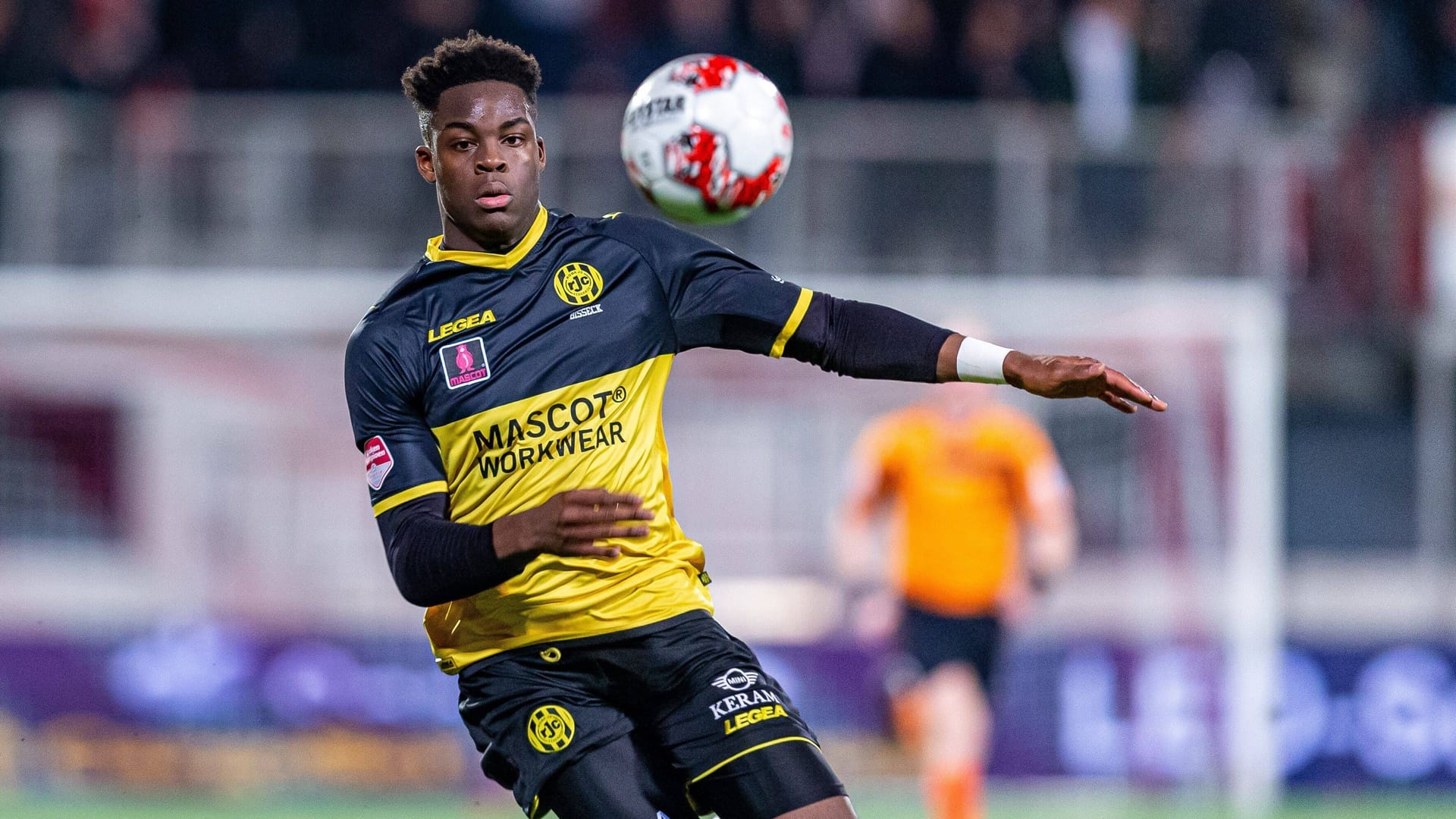 Yann Aurel Bisseck im Januar 2020 im Trikot von Roda JC.