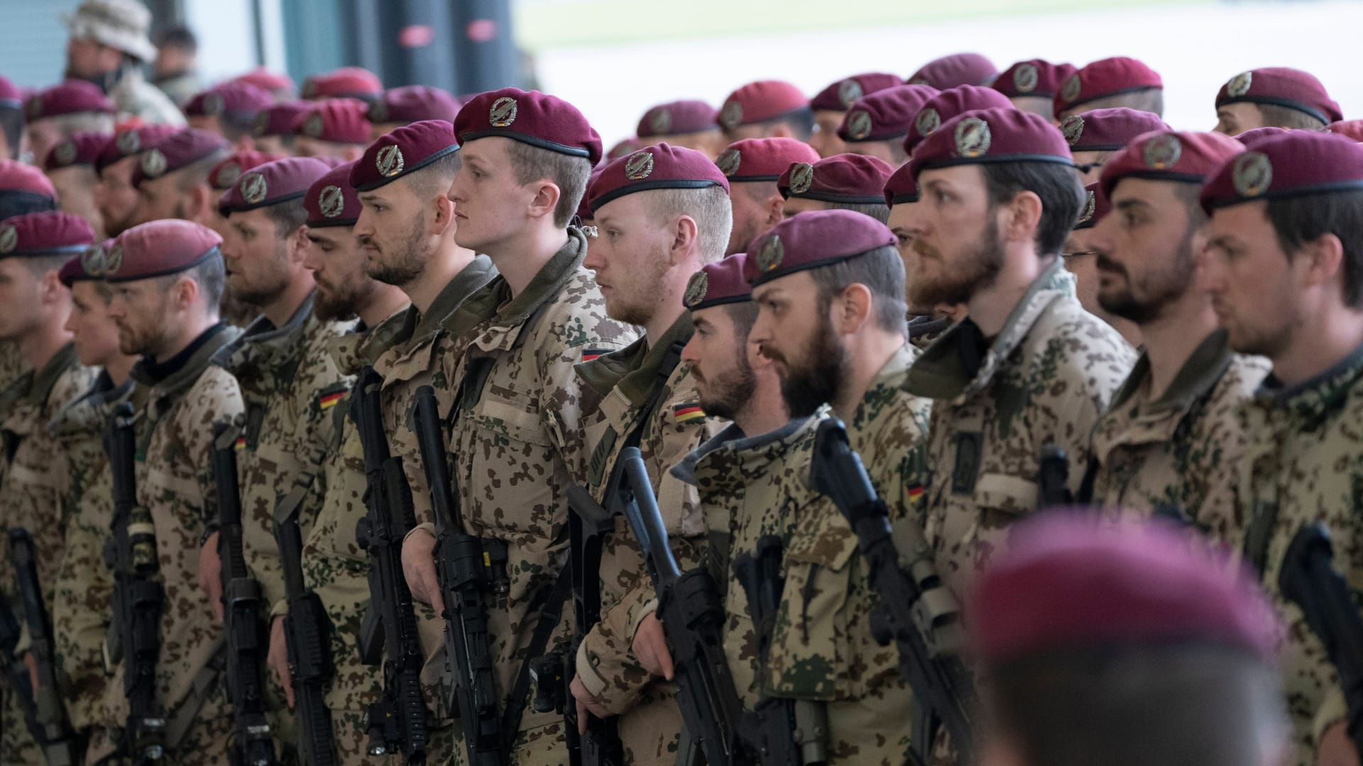 Soldatinnen und Soldaten der Bundeswehr (Archivbild): Die Linke kritisiert den Vorstoß der Wehrbeauftragten scharf.