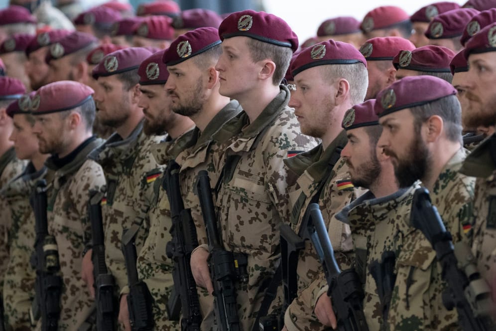 Soldatinnen und Soldaten der Bundeswehr (Archivbild): Die Linke kritisiert den Vorstoß der Wehrbeauftragten scharf.
