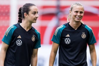 Sara Däbritz und Klara Bühl (r.): Die Münchnerin wird heute nicht spielen.