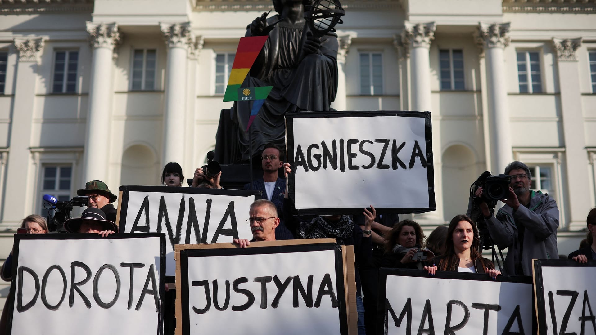 Protest gegen das Abtreibungsgesetz in Polen: Seit der Verschärfung des Gesetzes sind sieben schwangere Frauen gestorben, weil Ärzte ihnen eine Abtreibung verweigerten.