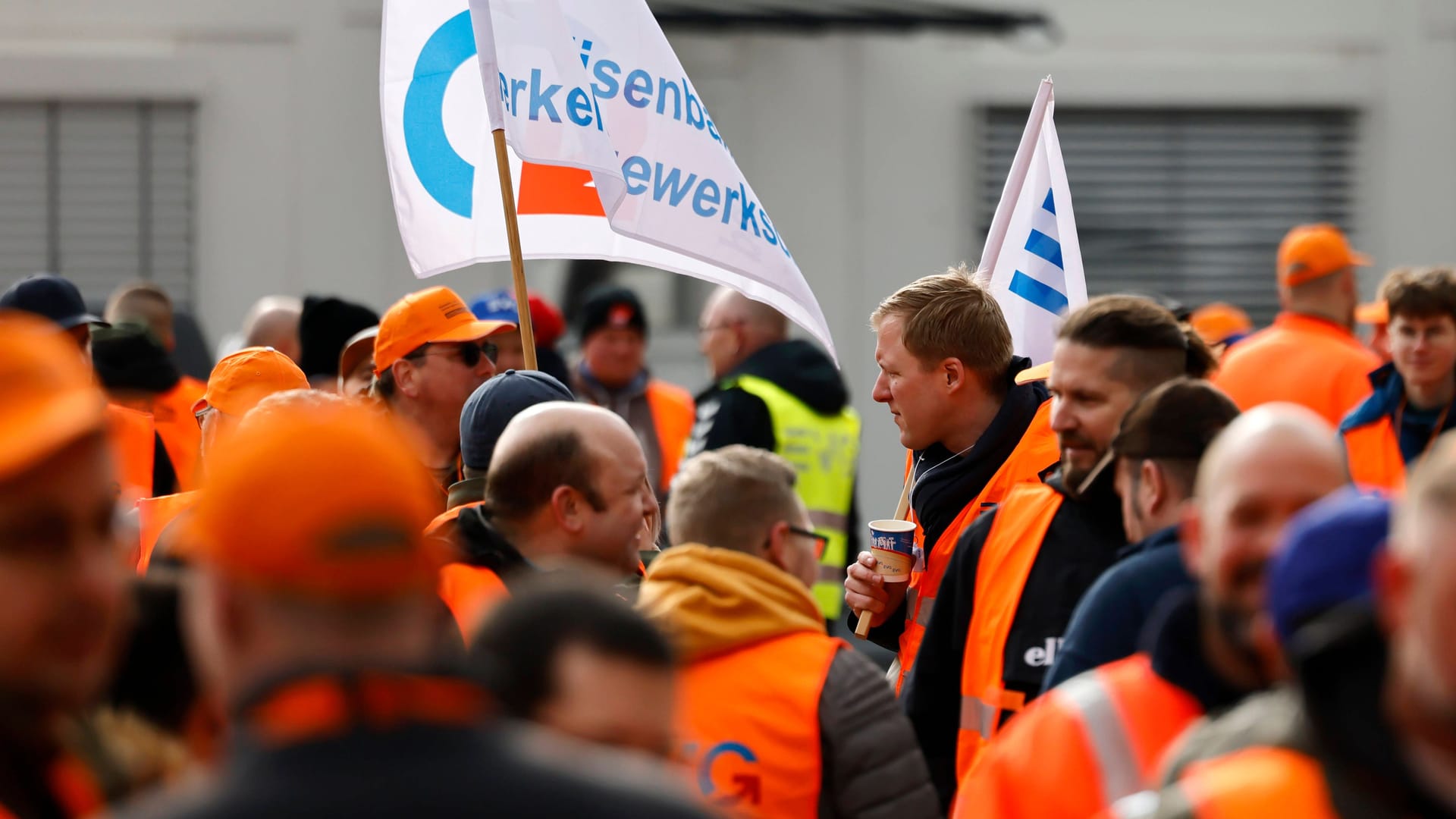 Auftakt zur nächsten Runde im Tarifstreit (Symbolfoto): Schon kommende Woche könnten die Bahn-Mitarbeiter die Arbeit niederlegen.