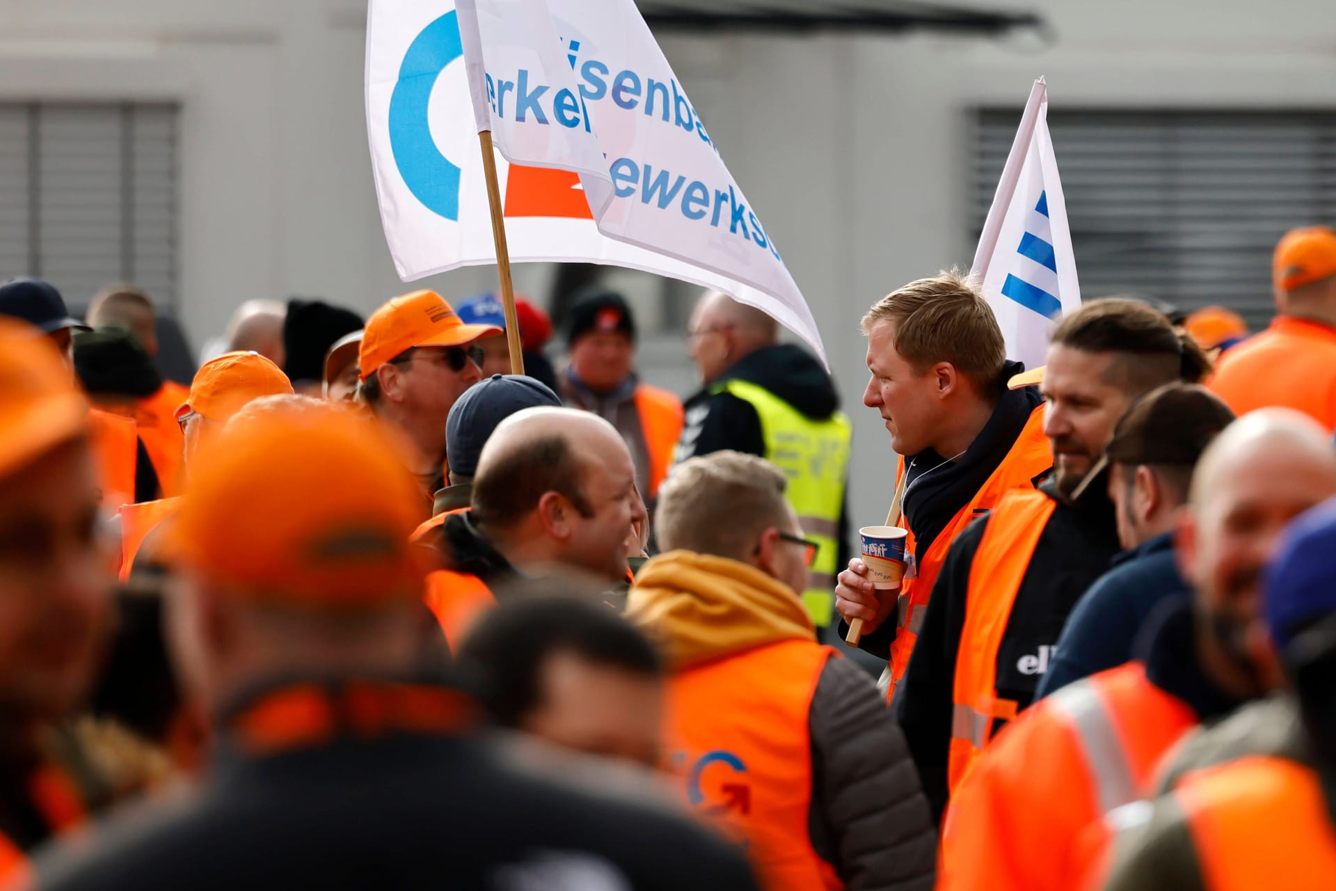 Auftakt zur nächsten Runde im Tarifstreit (Symbolfoto): Schon kommende Woche könnten die Bahn-Mitarbeiter die Arbeit niederlegen.