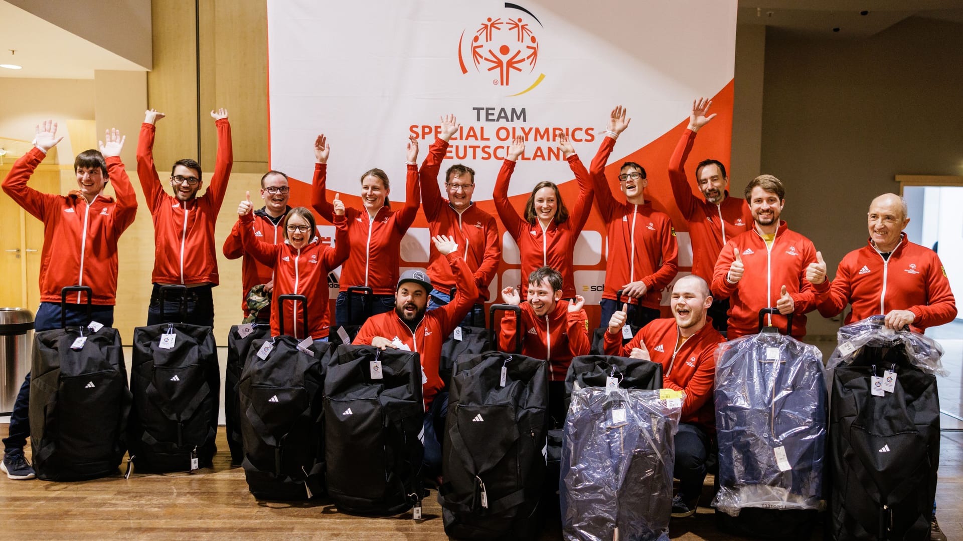 Die deutschen Athletinnen und Athleten der Special Olympics World Games Berlin 2023 bei der Übergabe ihrer Teamausstattung am 1. April 2023 in Berlin.