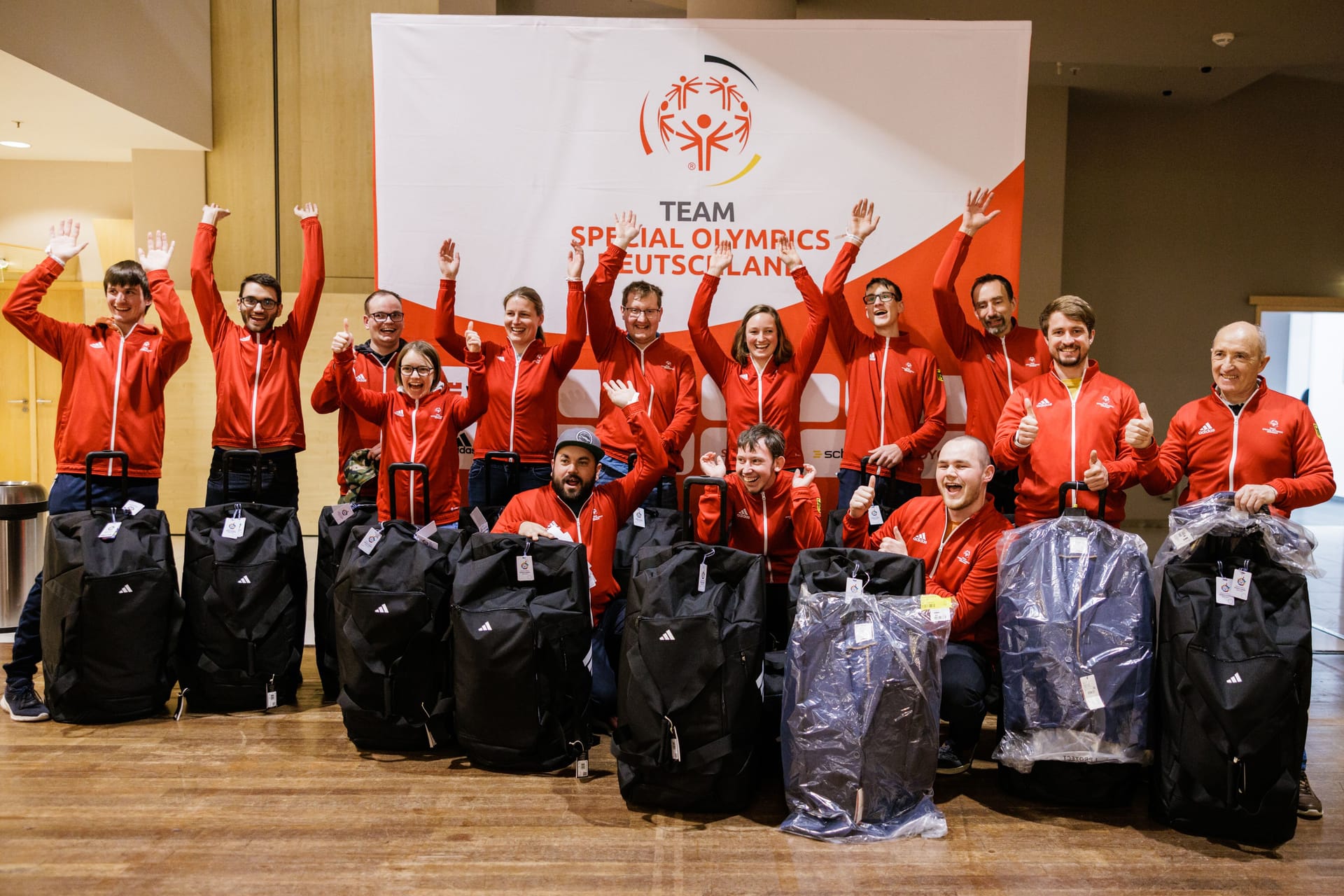 Die deutschen Athletinnen und Athleten der Special Olympics World Games Berlin 2023 bei der Übergabe ihrer Teamausstattung am 1. April 2023 in Berlin.