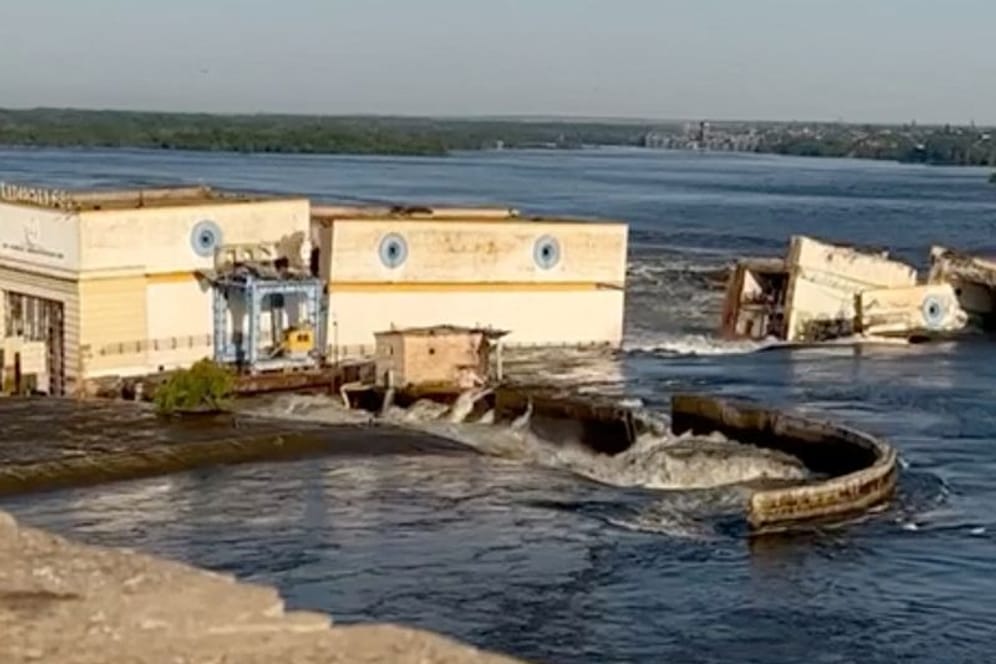 Teilweise zerstörter Kachowka-Staudamm: Russland und die Ukraine beschuldigen sich gegenseitig.