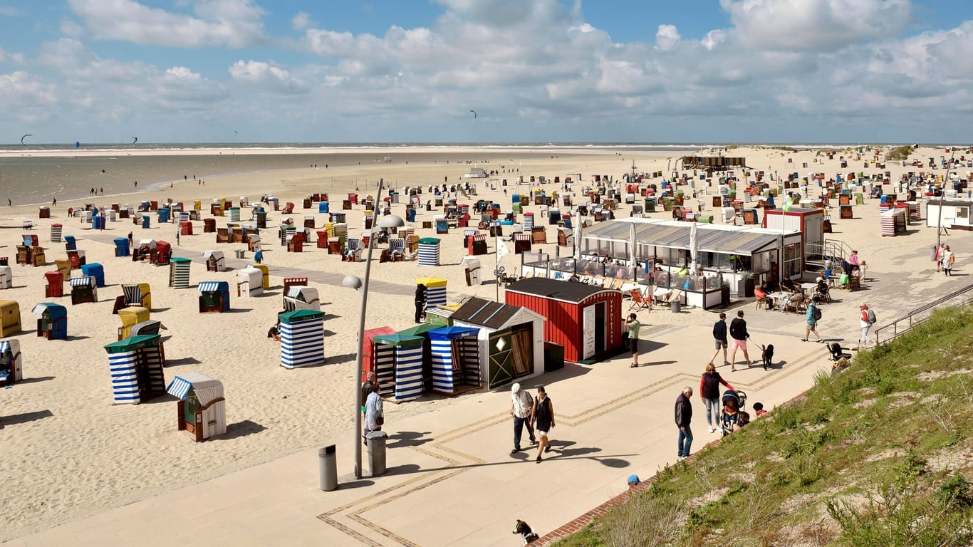 Tourismus am Strand von Borkum: Die Gäste vom Festland sind der wichtigste Wirtschaftszweig.
